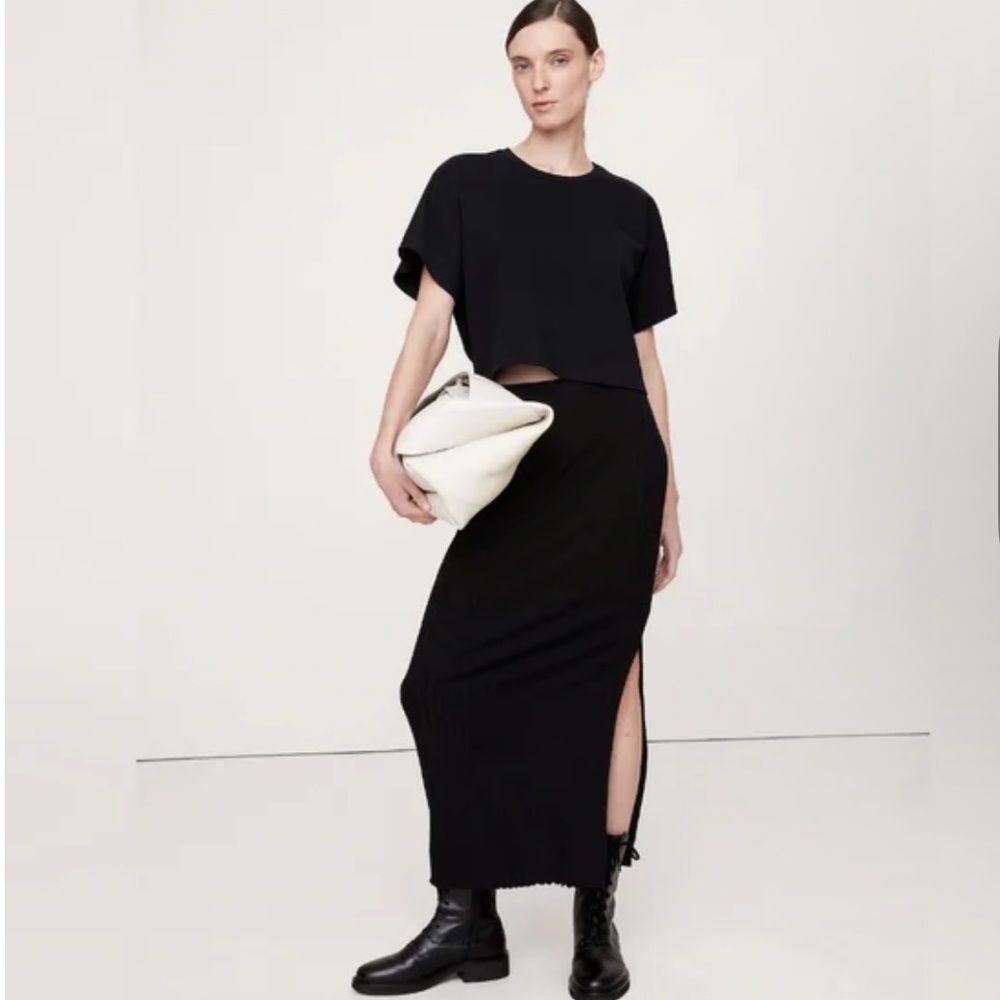 Banana Republic 90’s Inspired Y2K Wide Ribbed Knit Maxi Skirt w/ slits